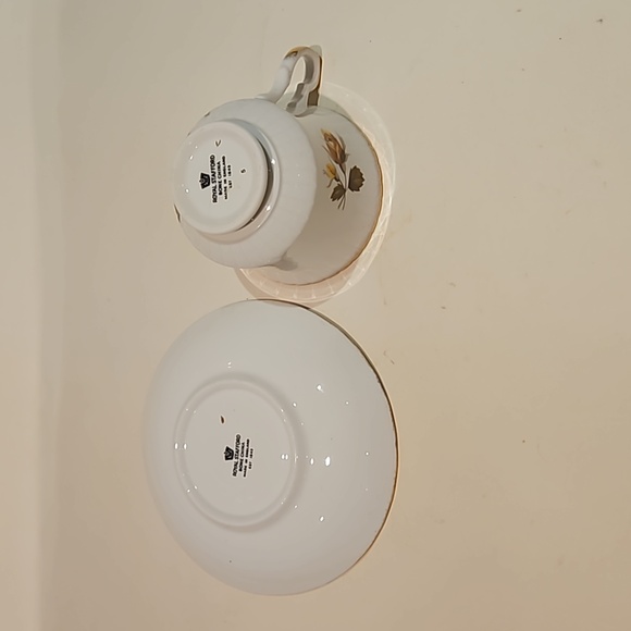 Vintage Royal Stafford tea cup and sauce - Picture 4 of 6